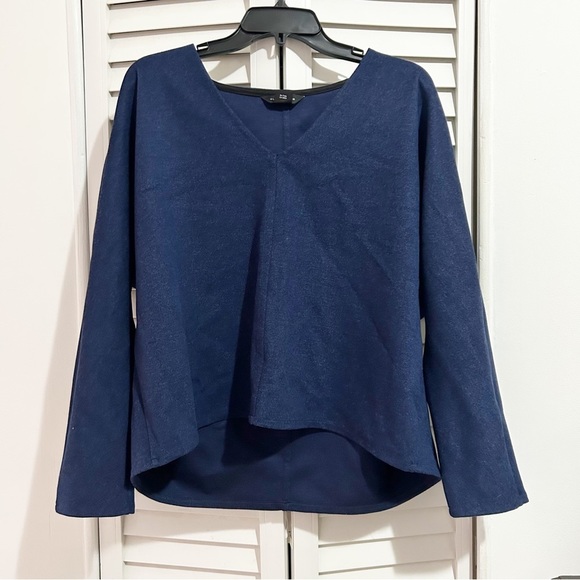 Club Monaco Cocoon V Neck Thick Knit Sweater Top in Tricot Blue Size Large (L) - Picture 2 of 6